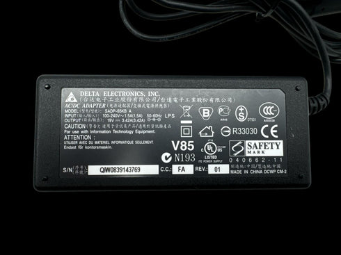 Delta AC/DC Adapter. Modell: SADP-65KB A 19V, 3.42A, 65W (beg)