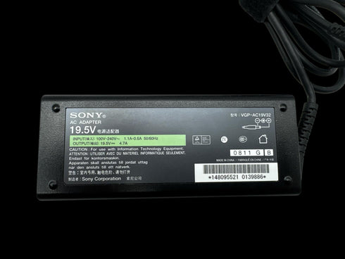Sony AC/DC Adapter. Model: VGP-AC19V32 (beg)