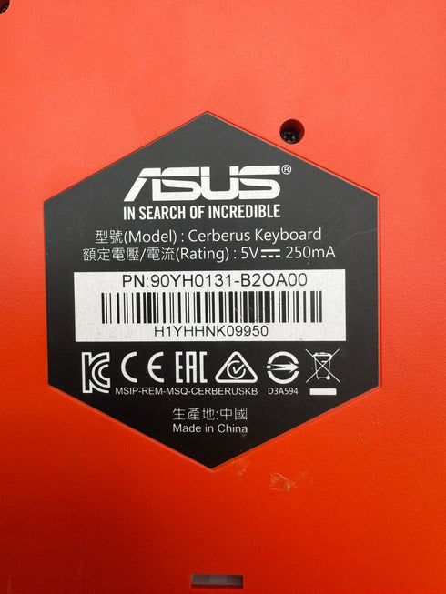 ASUS Cerberus Gaming Keyboard -med en NOS M200 gaming mus Nordiska (beg)